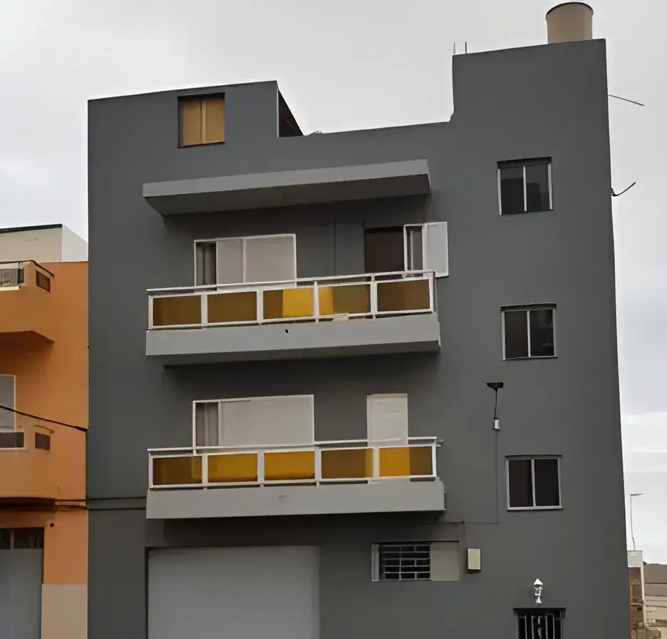 Los Pintores Huelva Rehabilitación y pintado de fachada de comunidad en color gris moderno